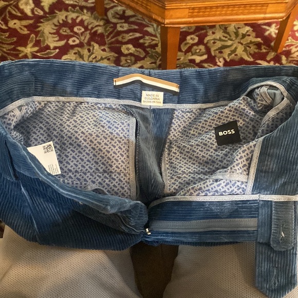 Hugo boss blue relaxed fit corduroy pants. Slight taper, stitched cuff at ankle - Picture 4 of 5